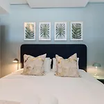 Bright & Cozy Modern Retreat