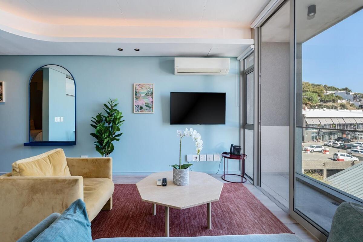 Bright & Cozy Modern Retreat Cape Town