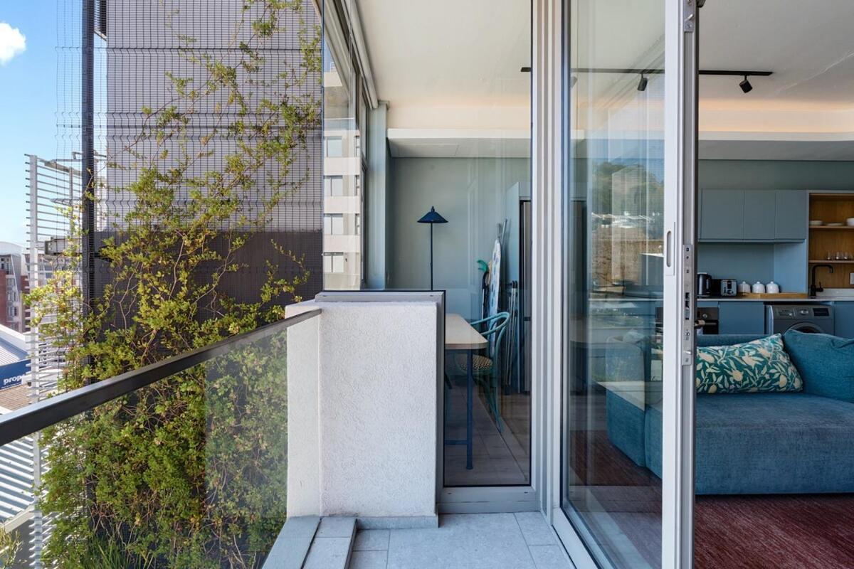 Bright & Cozy Modern Retreat *